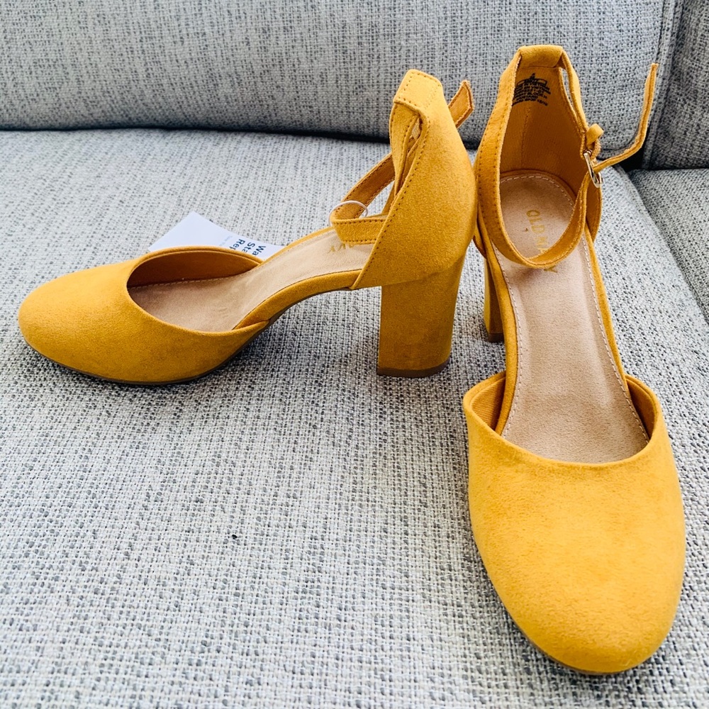 Old Navy Faux suede block heel pumps